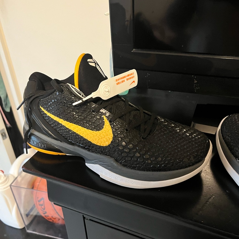 Nike Black and Yellow Sneakers
